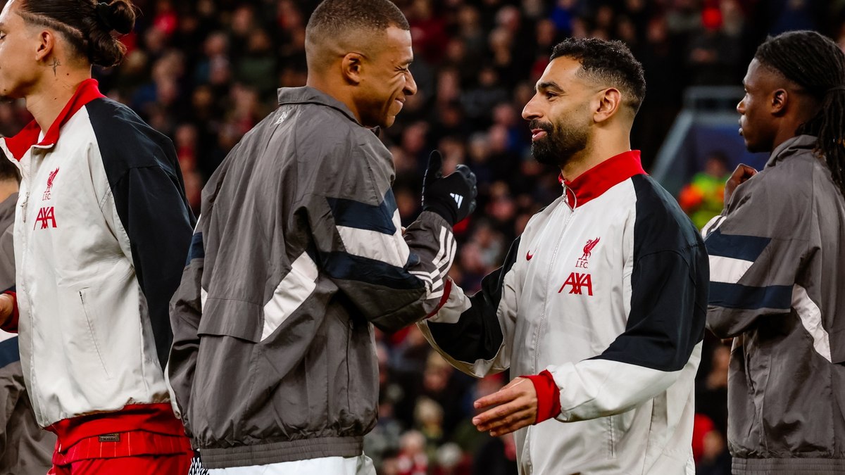 Mbappé e Salah se enfrentam no duelo desta tarde Mbappé e Salah se enfrentam no duelo desta tarde
