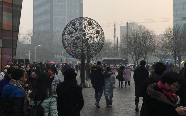 Nuvem de poluição se instalou sobre Pequim em 31 de dezembro e só deve se dissipar a partir de sábado