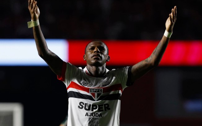 Autor do segundo gol do São Paulo, Arboleda comemora vitória sobre o Fluminense no Brasileirão