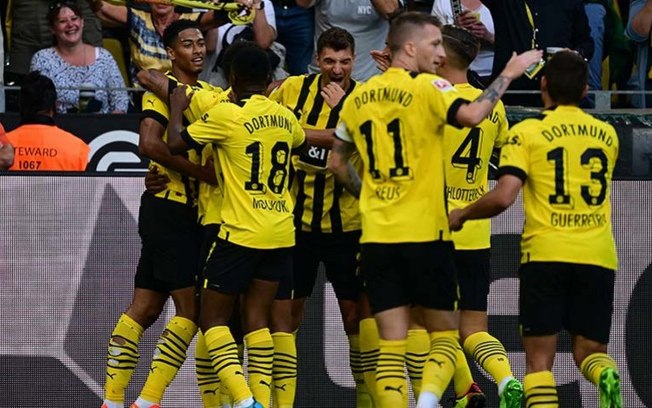 Borussia Dortmund consegue vitória suada em estreia pelo Campeonato Alemão