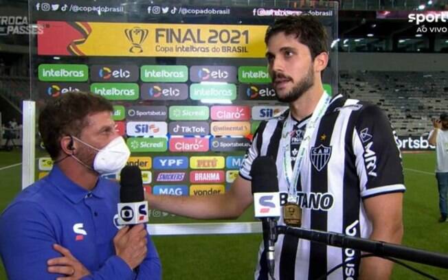 Igor Rabello elogia Pedrinho em entrevista pós-jogo: 'Melhor comentarista que temos hoje'