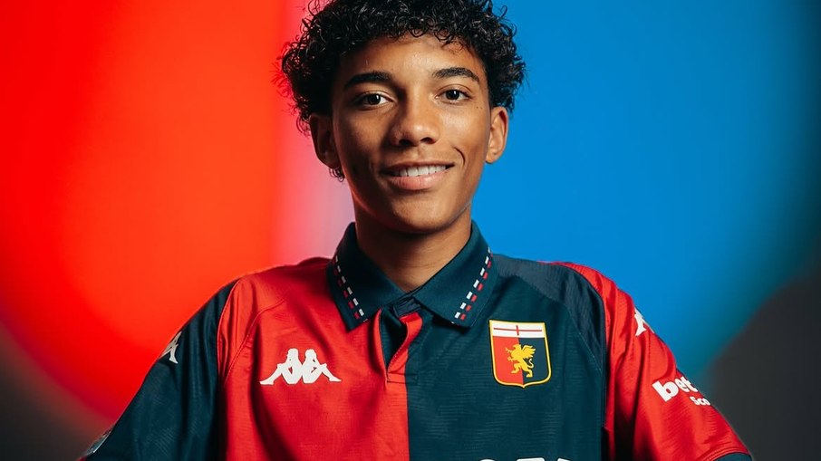 Robinho Jr. com a camisa da Genoa Robinho Jr. com a camisa da Genoa