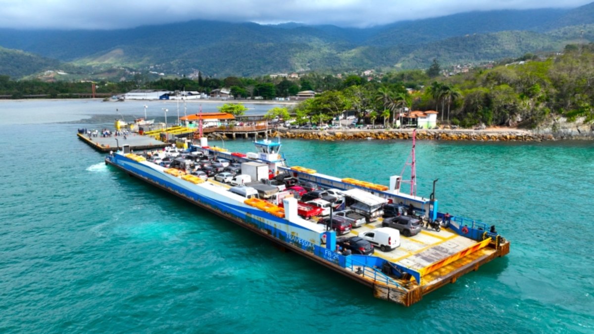 Balsa para travessia em Ilhabela Balsa para travessia em Ilhabela