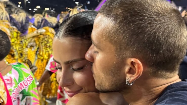 Jade Picon curte o Carnaval do Rio agarrada com André Lamoglia