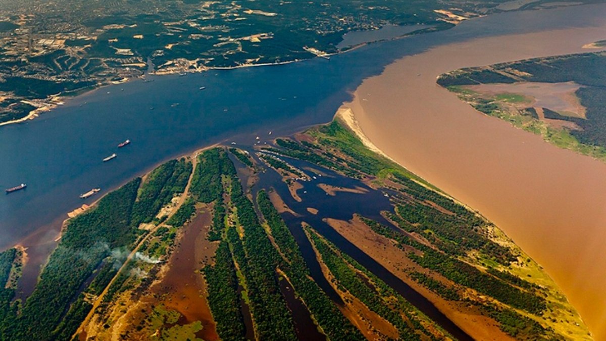 A seca prolongada em 2024, mais grave do que em anos anteriores, também está dificultando a navegação 