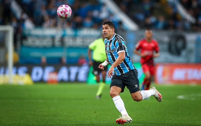 Suspenso, Suárez desfalca Grêmio em jogo contra o Flamengo