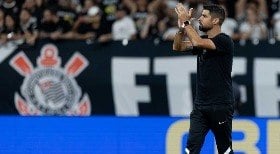 António Oliveira é demitido do Corinthians após derrota no clássico