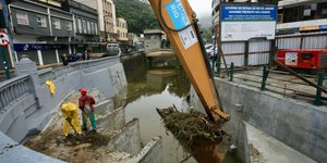 Chuva diminui em Petrópolis, mas cidade segue em alerta