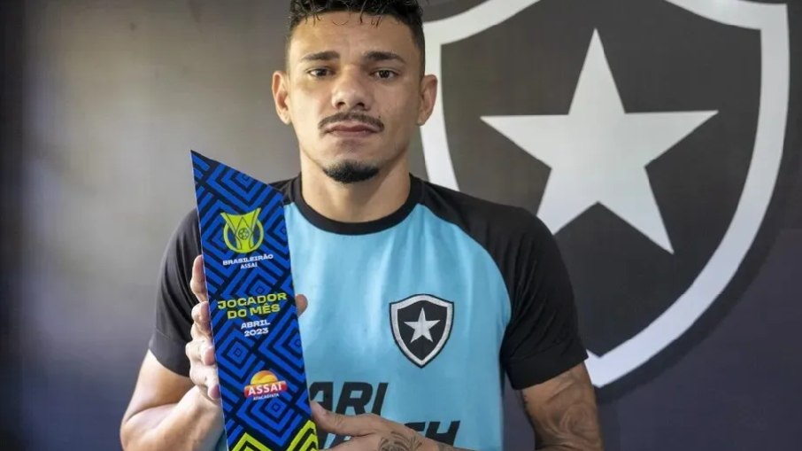 O atacante do Botafogo, Tiquinho Soares