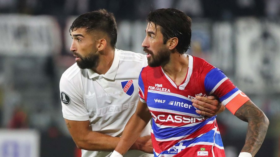 Partida entre Colo-Colo e Fortaleza foi encerrada após confusão no Chile Partida entre Colo-Colo e Fortaleza foi encerrada após confusão no Chile