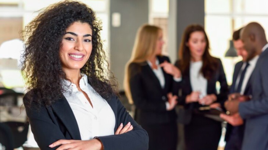 Como lidar com os desafios para a ascensão de lideranças femininas  no mercado de trabalho