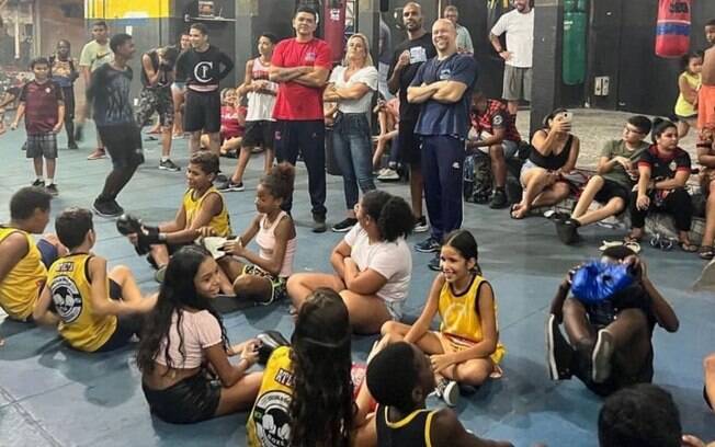 Projeto social que leva os ensinamentos do boxe a crianças e jovens do Morro da Providência recebe o apoio da deputada Major Fabiana