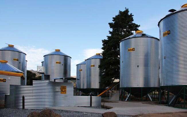 Sabe os celeiros de grãos em fazendas? Na Nova Zelândia, você pode se hospedar em um hotel silo metálico