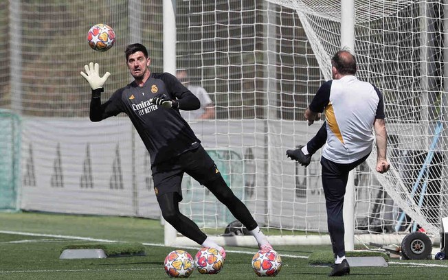 Thibaut Courtois durante treinamento no Real Madrid - Foto: Thomas Coex/AFP via Getty Images