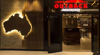 Outback: entenda por que dona do restaurante pode sair do Brasil