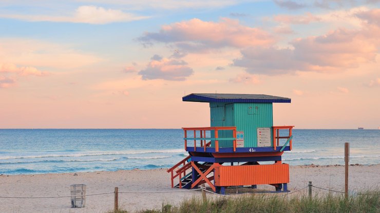 Praias dos EUA interditadas após surto de fezes na água
