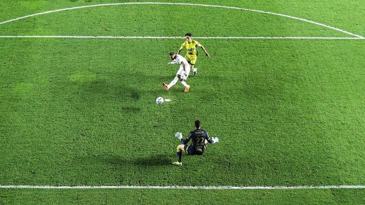 Neymar volta a marcar pelo Santos após mais de 3 meses