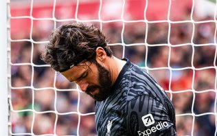Alisson deixa pré-temporada do Liverpool por questões pessoais