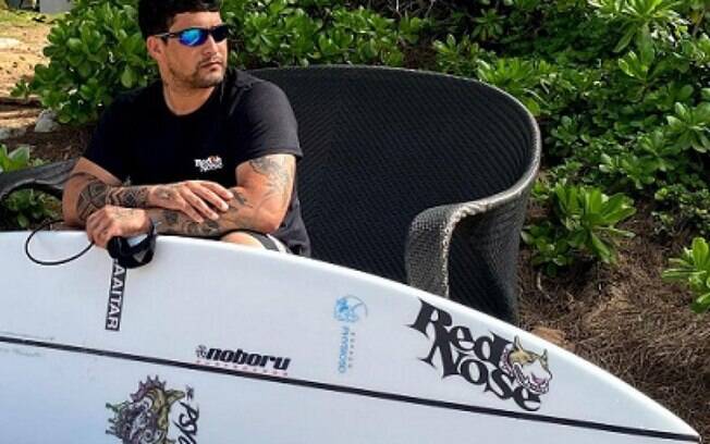 Brasileiro André Pássaro volta a surfar na Pororoca Maranhense
