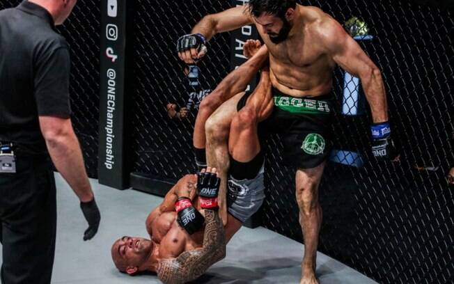 'RedeTV! Extreme Fighting' exibe segunda luta do brasileiro Yuri Simões pelo MMA nesta sexta-feira (25)