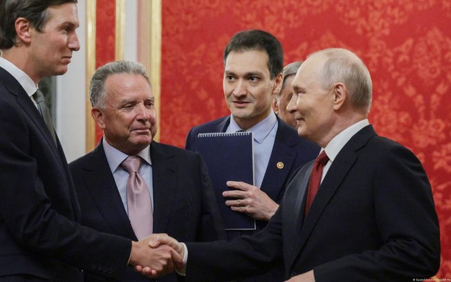 Putin recebendo Witkoff e Kushner em Moscou