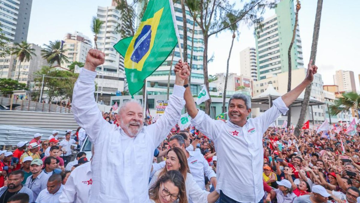 Lula durante comício em Salvador
