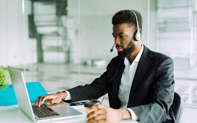 Falar inglês é chave para aumento de salário e empregabilidade
