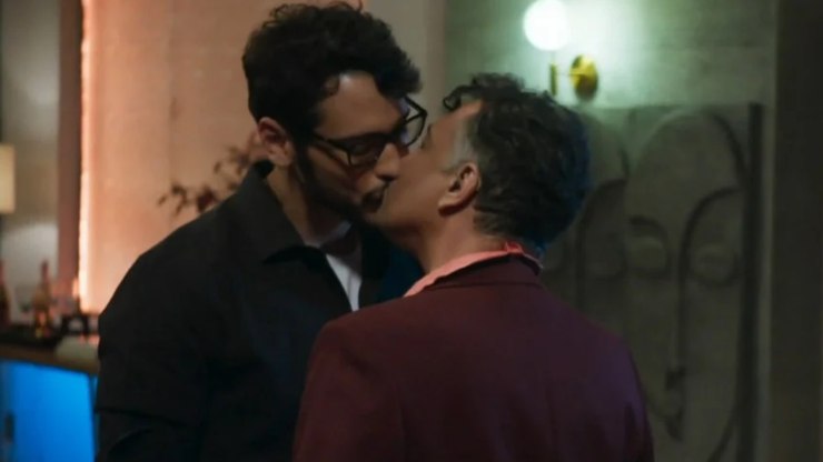 Gigi e Bernardo dão 1º beijo em 
