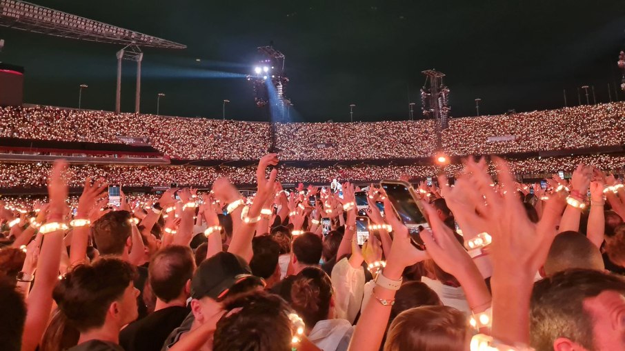 Estádio do Morumbi ficou amarelo em performance de 'Yellow', em show do Coldplay