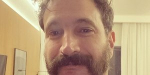 Caco Ciocler conclui faculdade de biologia aos 53 anos