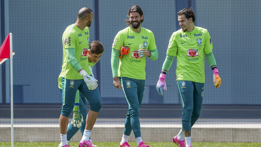 Alisson afirma que está 100% e comenta ausências de Hugo e Bento Alisson afirma que está 100% e comenta ausências de Hugo e Bento