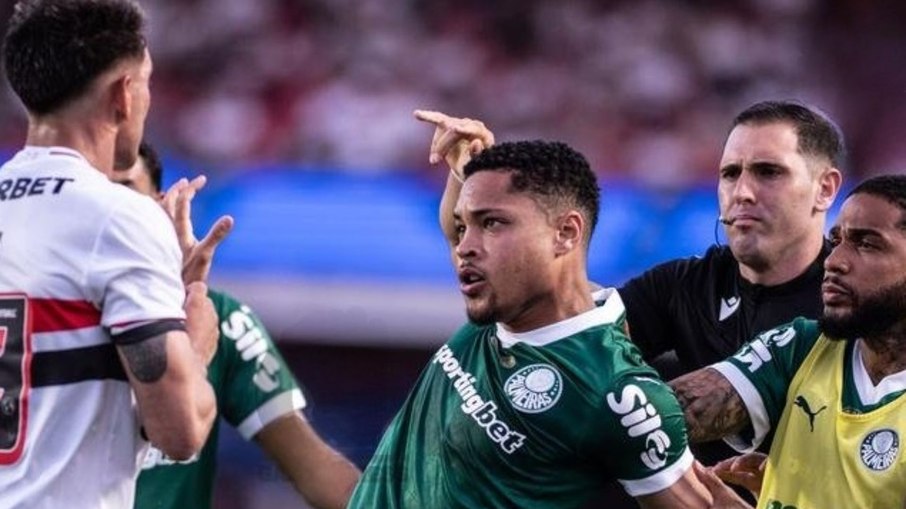 Vitor Roque durante a vitória do Palmeiras contra o São Paulo, neste domingo (5) Vitor Roque durante a vitória do Palmeiras contra o São Paulo, neste domingo (5)