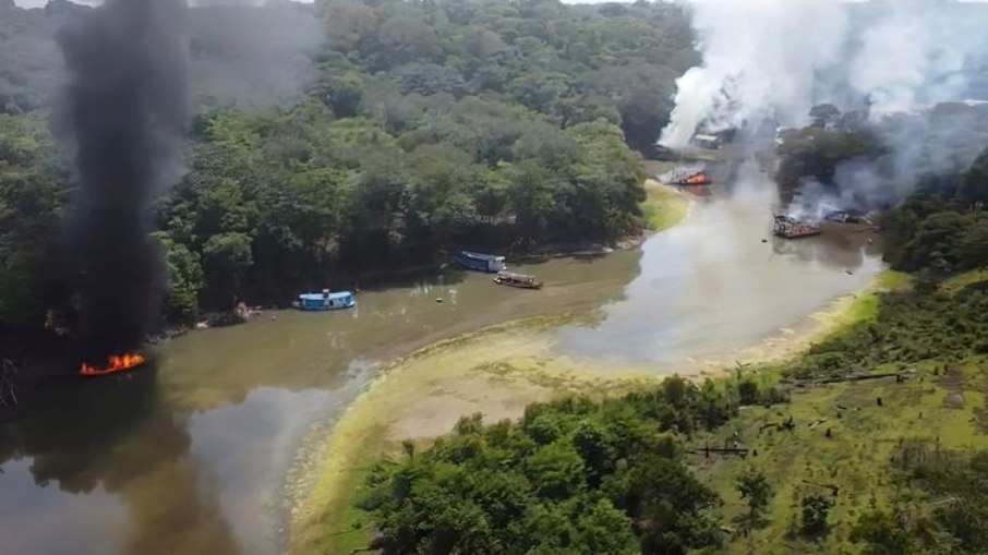 Garimpo ilegal no norte do país causa devastação do bioma e ameaça a vida de indígenas