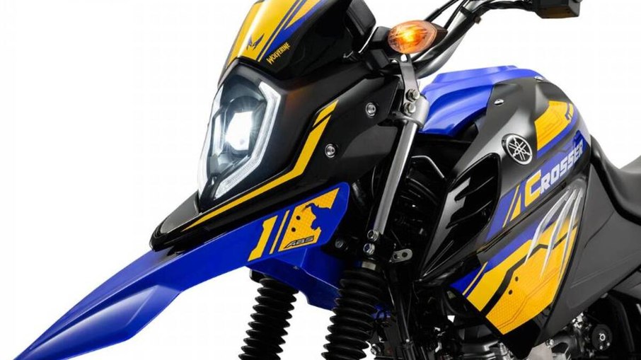 Grafismos em azul e amarelo fazem referência ao Wolverine na edição especial da Yamaha Crosser 150