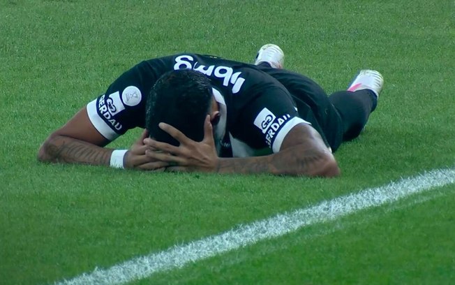 Ruan Tressoldi caiu de cabeça após disputa com Kaio Jorge 