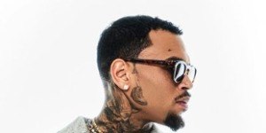 Chris Brown anuncia vinda ao Brasil após 14 anos; entenda