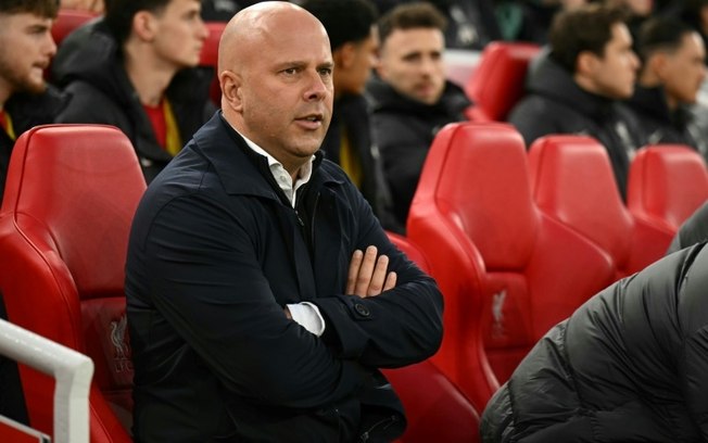 O técnico holandês do Liverpool, Arne Slot, durante a partida da Premier League contra o Fulham em Anfield, no dia 14 de dezembro de 2024