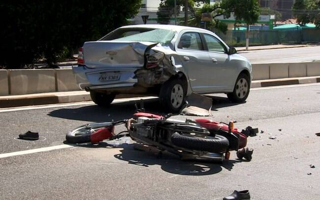 Motociclista fica gravemente ferido após batida com carro na Aquidaban