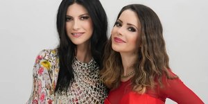 Sandy e Laura Pausini juntas em "Quando Chove"
