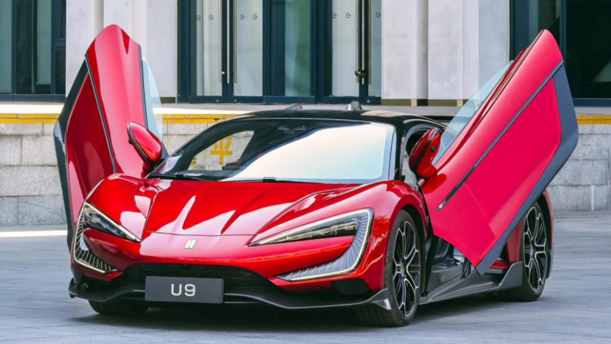 Supercarro elétrico da BYD pode alcançar até 496 km/h