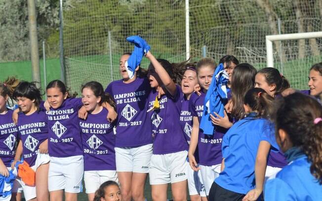 Time do AEM de Lleida, formado só por meninas, foi campeão em campeonato masculino