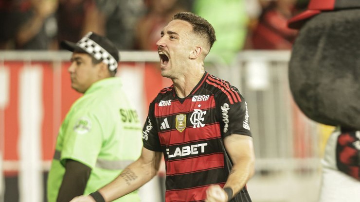 Flamengo vence o Atlético-MG e reassume a liderança do Brasileiro