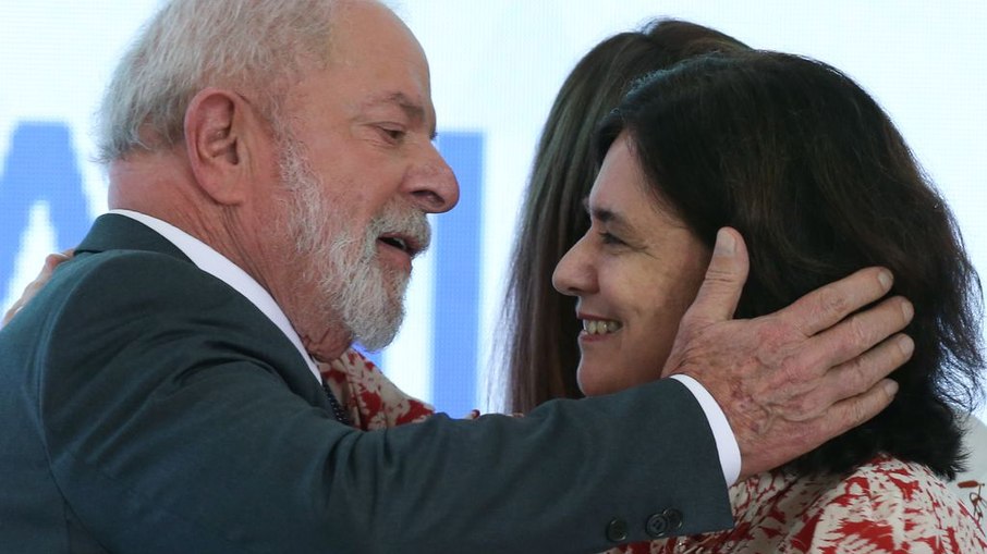 Lula garantiu a permanência de Nísia Trindade à frente da pasta da Saúde