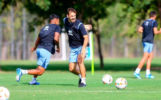 Elenco do Belgrano em preparação para a estreia na Sul-Americana