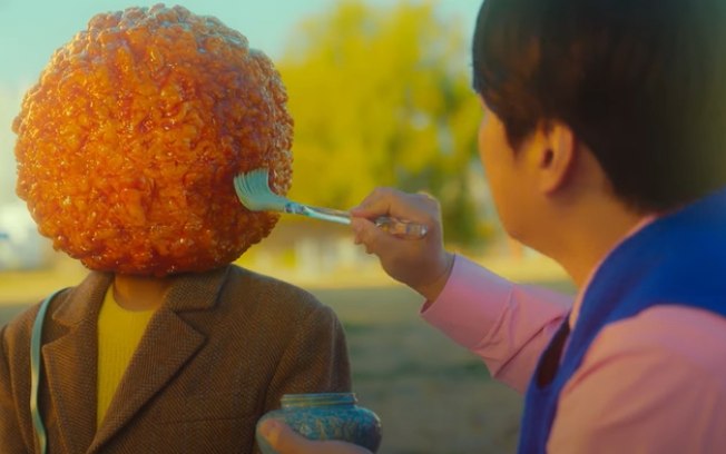 Chicken Nugget | A bizarra série da Netflix em que a mocinha vira um nugget