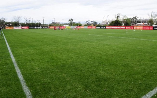 Jogadores do Internacional protestam por falta de pagamento, e treino é cancelado