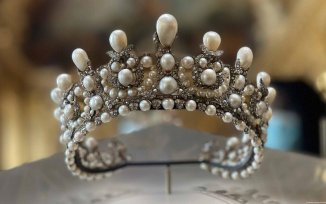Diadema da Imperatriz Eugênia, esposa de Napoleão 3º, foi surrupiado pelos ladrões Diadema da Imperatriz Eugênia, esposa de Napoleão 3º, foi surrupiado pelos ladrões