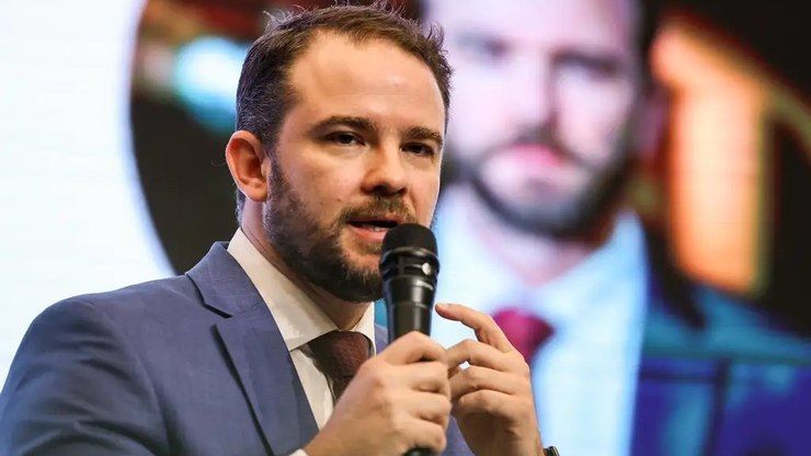 "Medida muito injusta", diz Dario Durigan sobre tarifaço dos EUA