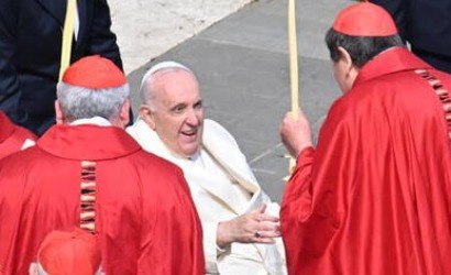 Papa cancela participação em procissão da Via Sacra