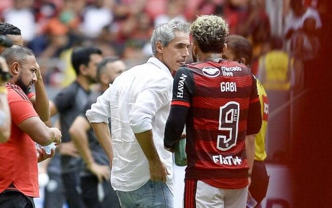 Flamengo de Paulo Sousa 'encalha' e entra no top-5 dos piores inícios do clube no Brasileirão Flamengo de Paulo Sousa 'encalha' e entra no top-5 dos piores inícios do clube no Brasileirão